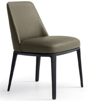 De Stoelen van de het Leereetkamer van de Wearproofroom met Zwarte Benen