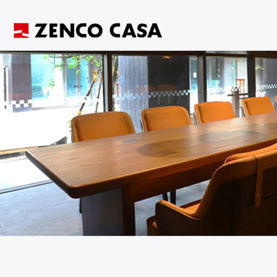 Hotel-restaurantmeubilair met moderne eettafel en comfortabele eettafel