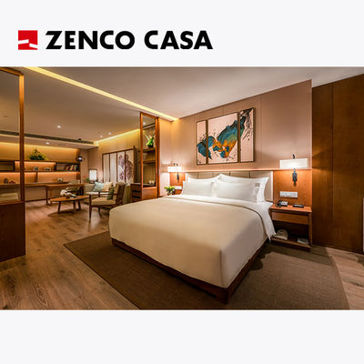 De meubels van de hotelkamer zijn gemaakt van massief hout, dat milieuvriendelijk en duurzaam is